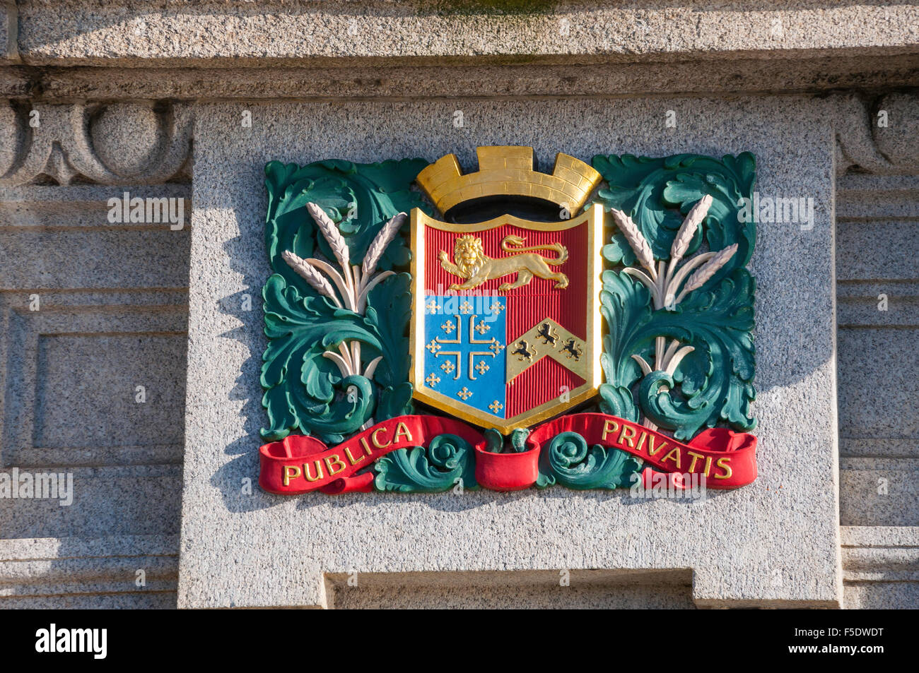 Dekorative Wappen auf Brücke Rochester, Rochester, Kent, England, Vereinigtes Königreich Stockfoto