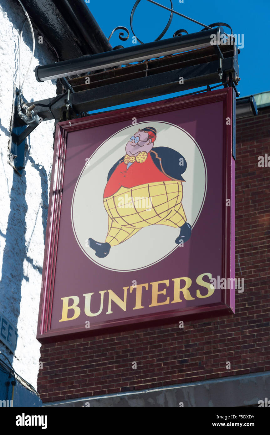 Das Bunters Inn Zeichen, Weststraße, Sittingbourne, Kent, England, Vereinigtes Königreich Stockfoto
