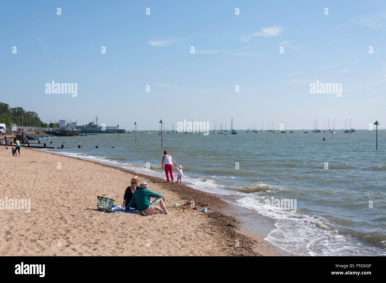 Kleiner Strand am Meer, alte Leigh, Leigh-on-Sea, Essex, England, Vereinigtes Königreich Stockfoto