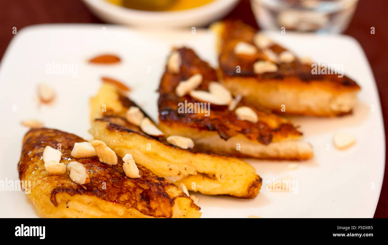 Banane Honig Toast ist ein schnelles und gesundes Frühstücksgericht. Stockfoto