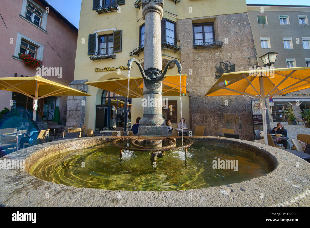 Wilden Sie Mannes Brunnen am alten Stadtplatz in Hall in Tirol, Österreich Stockfoto