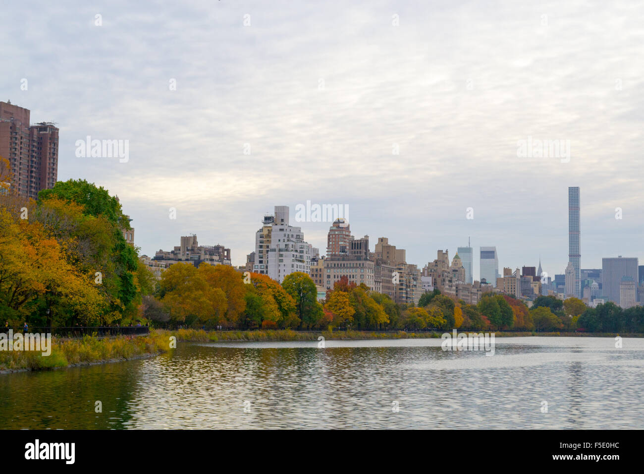 Upper East Side aus dem Norden von Fred Shuman Laufstrecke rund um den Stausee im Central Park Stockfoto