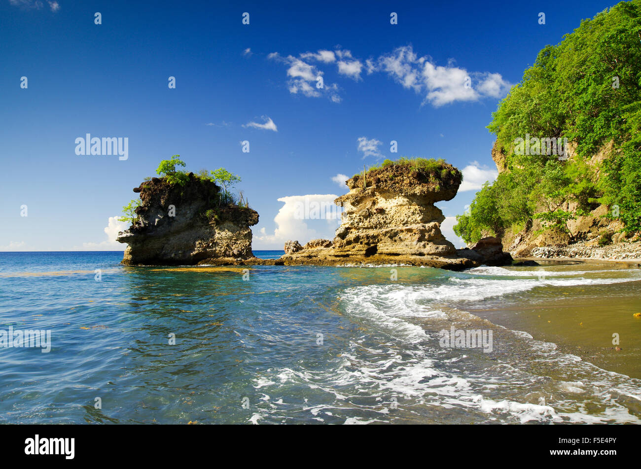 Felsen von Anse Mamin Beach, Saint Lucia Stockfoto