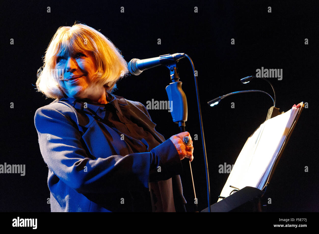 Englische Sängerin, Songwriterin und Schauspielerin Marianne Faithfull führt in Prag, Tschechische Republik, 29. Oktober 2015. (CTK Foto/Michal Okla) Stockfoto