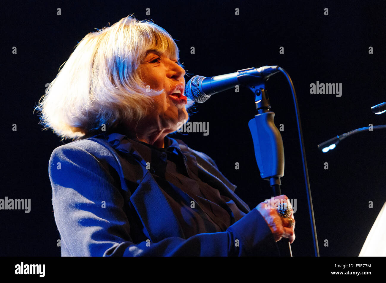 Englische Sängerin, Songwriterin und Schauspielerin Marianne Faithfull führt in Prag, Tschechische Republik, 29. Oktober 2015. (CTK Foto/Michal Okla) Stockfoto