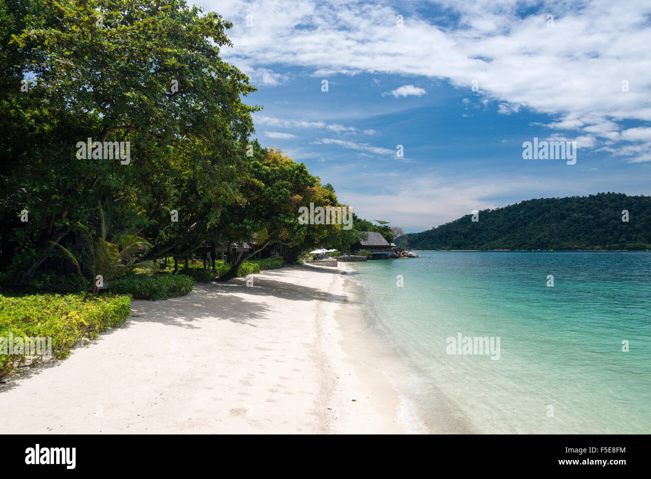 Strand und Villen im Luxus-Resort and Spa von Pangkor Laut, Australien, Südostasien, Asien Stockfoto