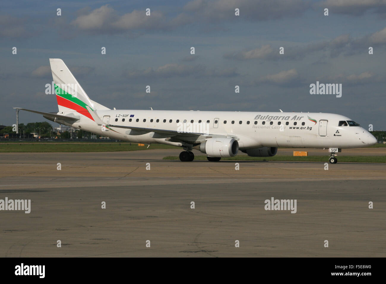 BULGARIEN AIR EMBRAER 195 Stockfoto