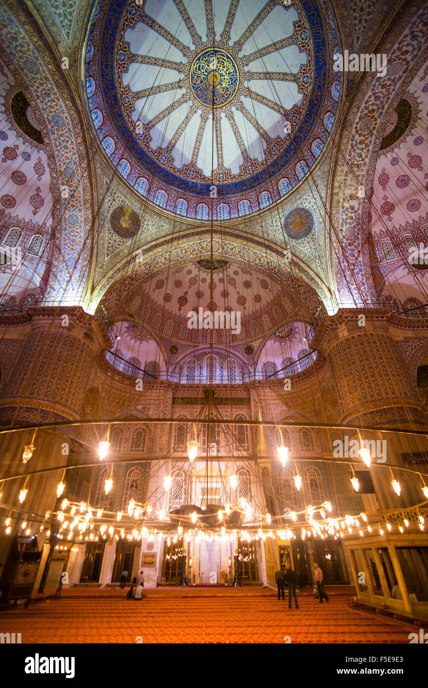 Blaue Moschee-Interieur (Sultan Ahmed Mosque) (Sultan Ahmet Camii), UNESCO-Weltkulturerbe, Istanbul, Türkei, Europa Stockfoto