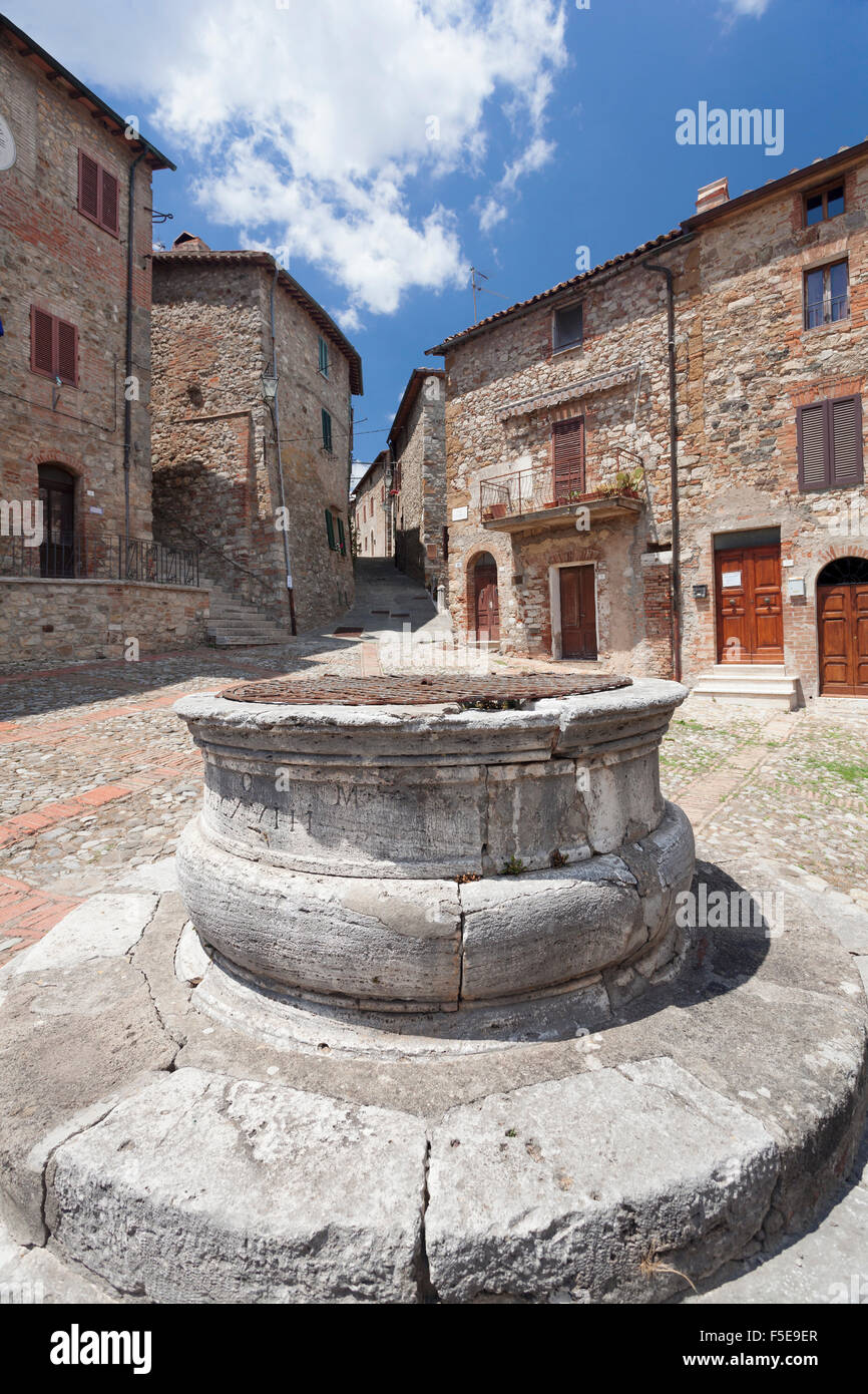 Brunnen im Dorf Platz, Castiglione d ' Orcia, Val d ' Orcia (Orcia-Tal), Provinz Siena, Toskana, Italien, Europa Stockfoto