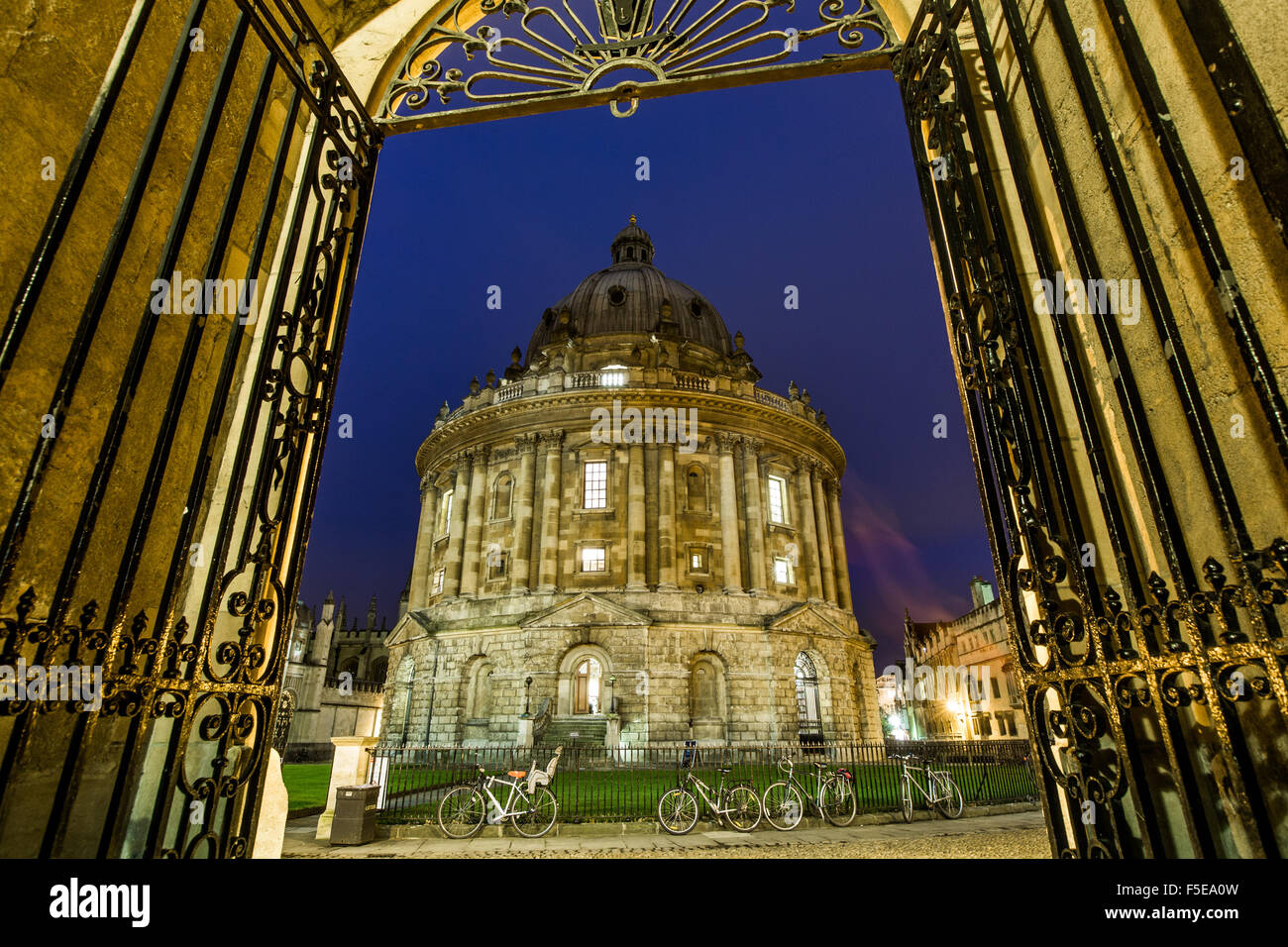 Radcliffe Camera in der Nacht, Oxford, Oxfordshire, England, Vereinigtes Königreich, Europa Stockfoto