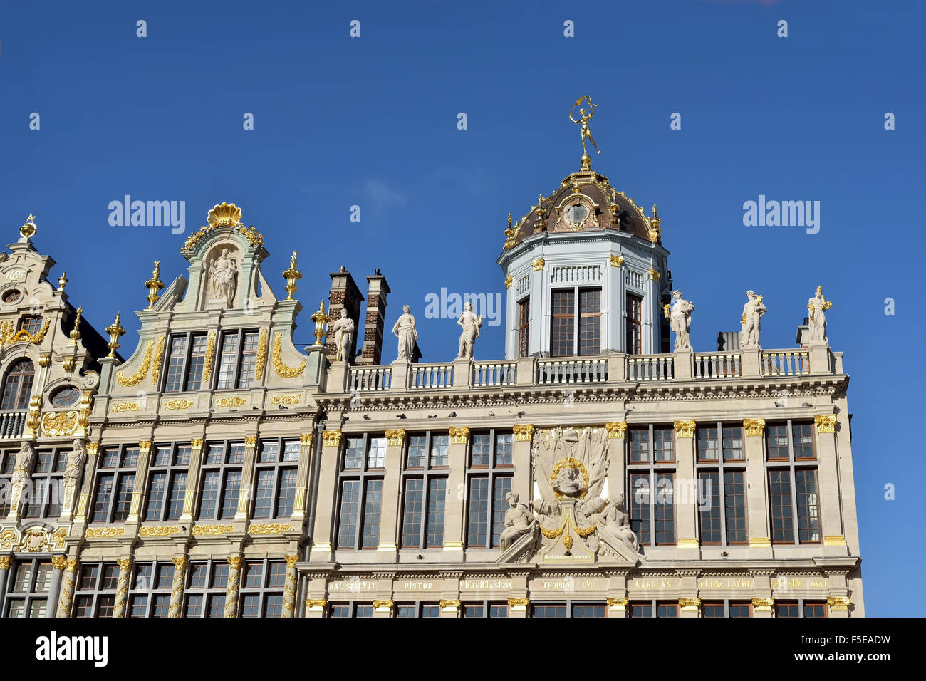 Restaurierte Gildehäuser am Grand Place in Brüssel in klaren Tag Stockfoto