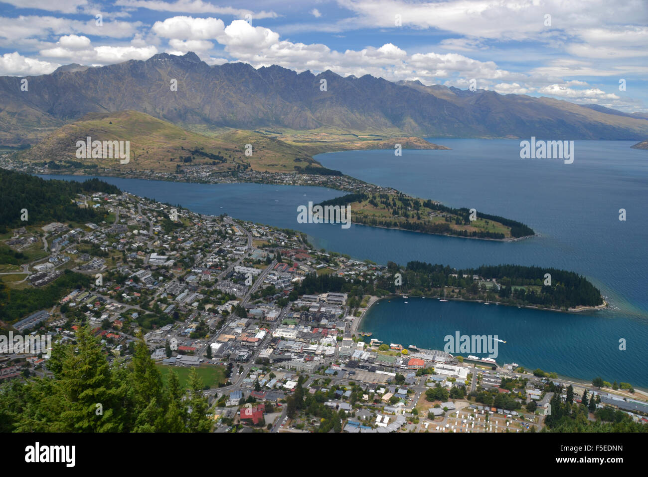 Malerische Aussicht auf den Lake Wakatipu und Queenstown, Südinsel, Neuseeland Stockfoto