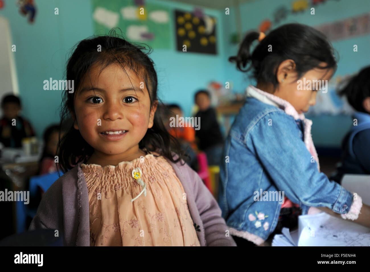 Maya indigene Kinder im Vorschulalter in El Barranco in Solola, Guatemala. Stockfoto Maya indigene Kinder im Vorschulalter in El Barranco in Solola, Guatemala. Stockfoto