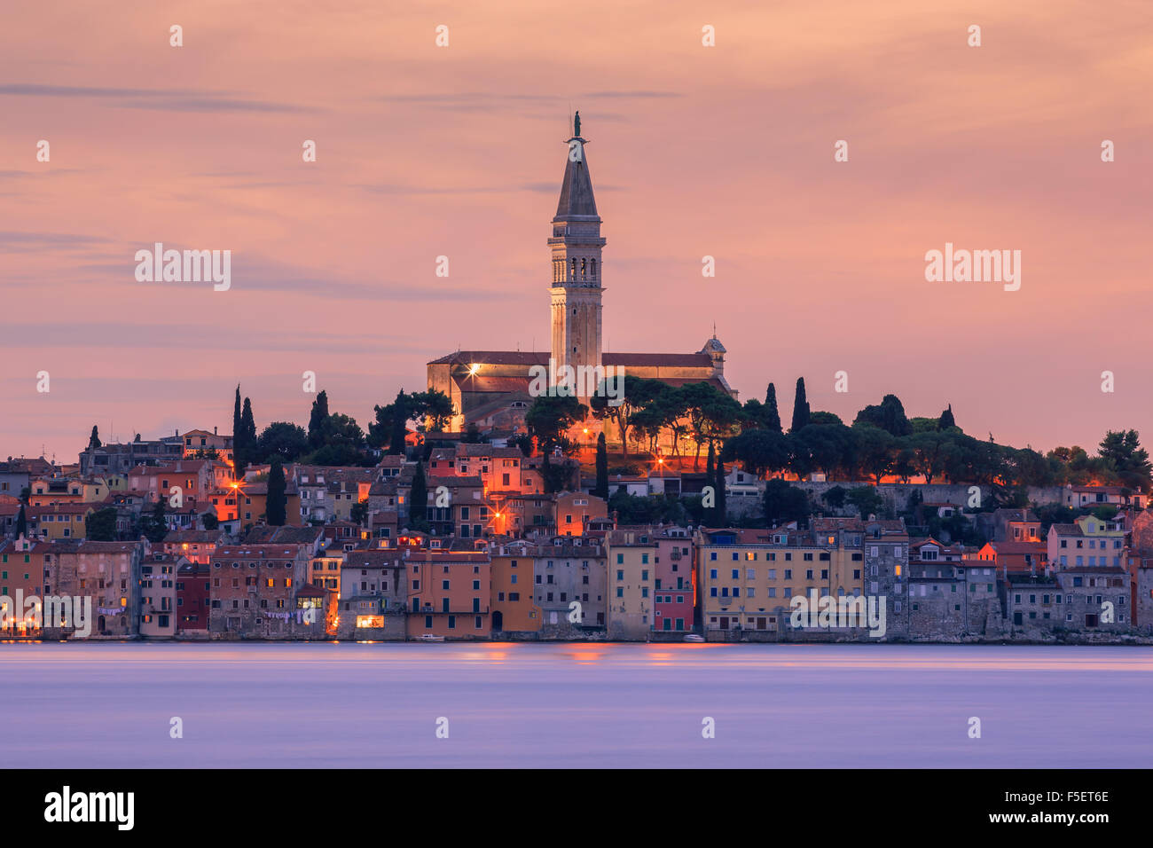 Rovinj ist eine Stadt in Kroatien befindet sich an der nördlichen Adria. Das Hotel liegt an der Rovinj ist eine Stadt in Kroatien befindet sich an der nördlichen Adria. Das Hotel liegt an der
