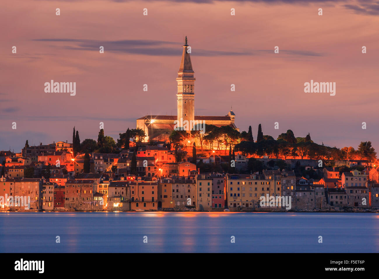 Rovinj ist eine Stadt in Kroatien befindet sich an der nördlichen Adria. Das Hotel liegt an der Rovinj ist eine Stadt in Kroatien befindet sich an der nördlichen Adria. Das Hotel liegt an der