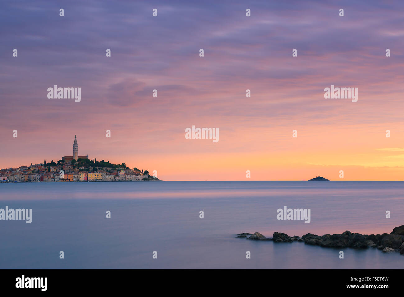 Rovinj ist eine Stadt in Kroatien befindet sich an der nördlichen Adria. Das Hotel liegt an der Rovinj ist eine Stadt in Kroatien befindet sich an der nördlichen Adria. Das Hotel liegt an der