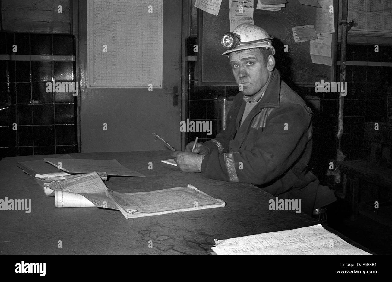 Bergleute im Süden Celynen Colliery in South Wales Tälern. Die Grube geschlossen im Jahr 1986 mit dem Verlust von mehr als 600 Arbeitsplätzen. Stockfoto