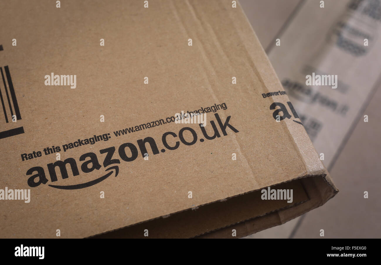 Pakete von Amazon.co.uk Stockfoto