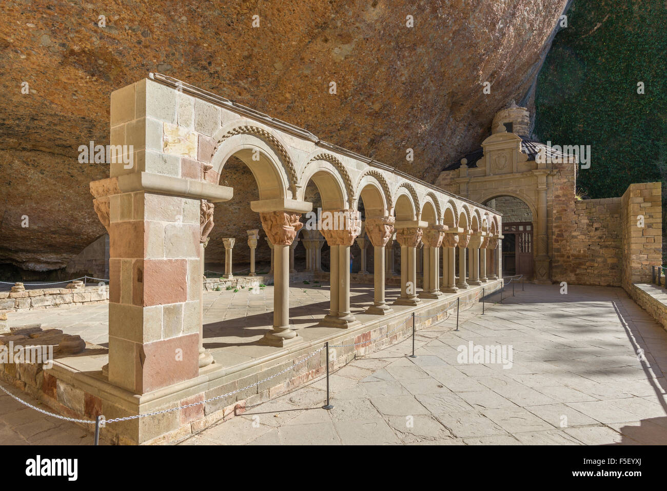 Kreuzgang in den San Juan de la Pena Kloster, in Jaca, Aragon, Spanien Stockfoto