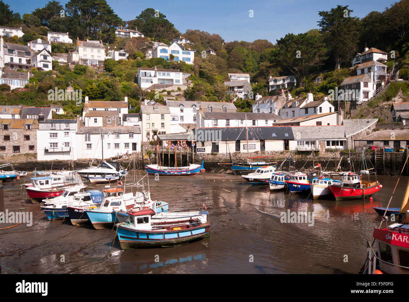 Polperro Hafen bei Ebbe Cornwall England UK Stockfoto
