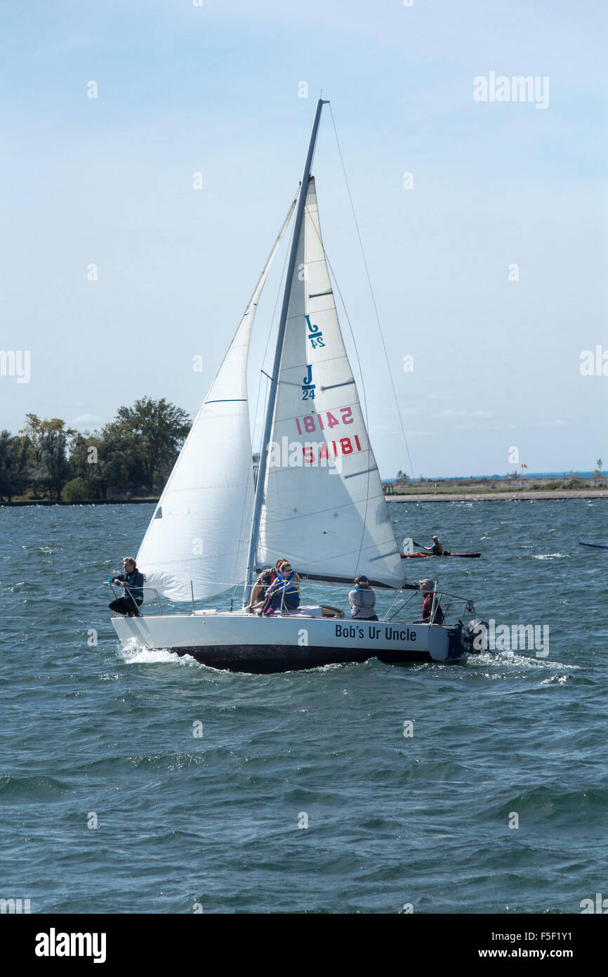 Menschen aus Segeln am Lake Ontario in Toronto, Ontario, Kanada Stockfoto