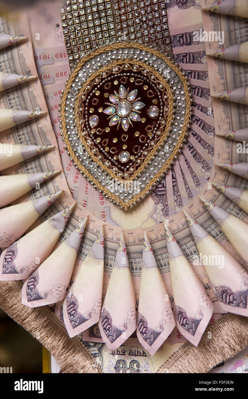Indien, Himachal Pradesh, Shimla (Simla), traditionelle Hochzeit Girlande gemacht von 50 Rupien Noten geheftet Stockfoto