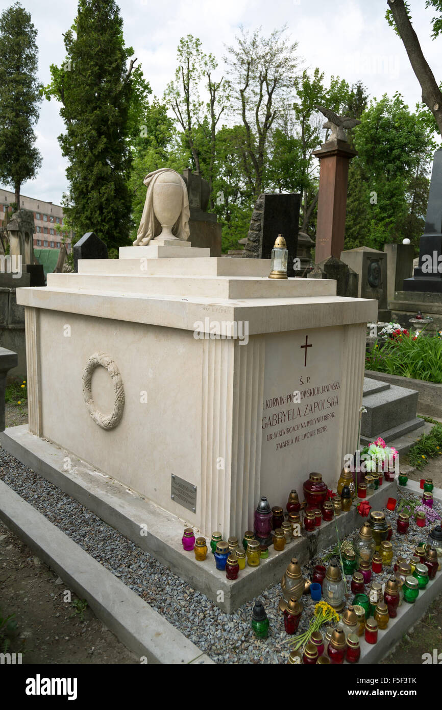 Lviv, Ukraine, Grab von Gabryela Zapolska auf dem Lytschakiwski-Friedhof Stockfoto