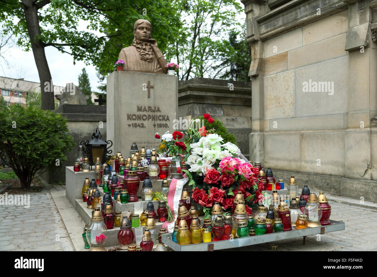 Lviv, Ukraine, Grab von Marja Konopnicka auf dem Lytschakiwski-Friedhof Stockfoto