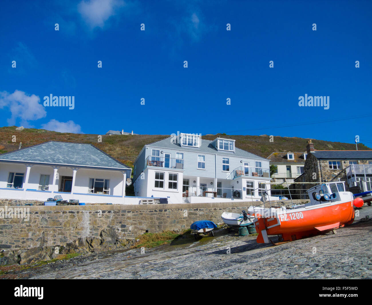 Mullion Cove Hafen, Halbinsel Lizard, Cornwall, England, UK Stockfoto