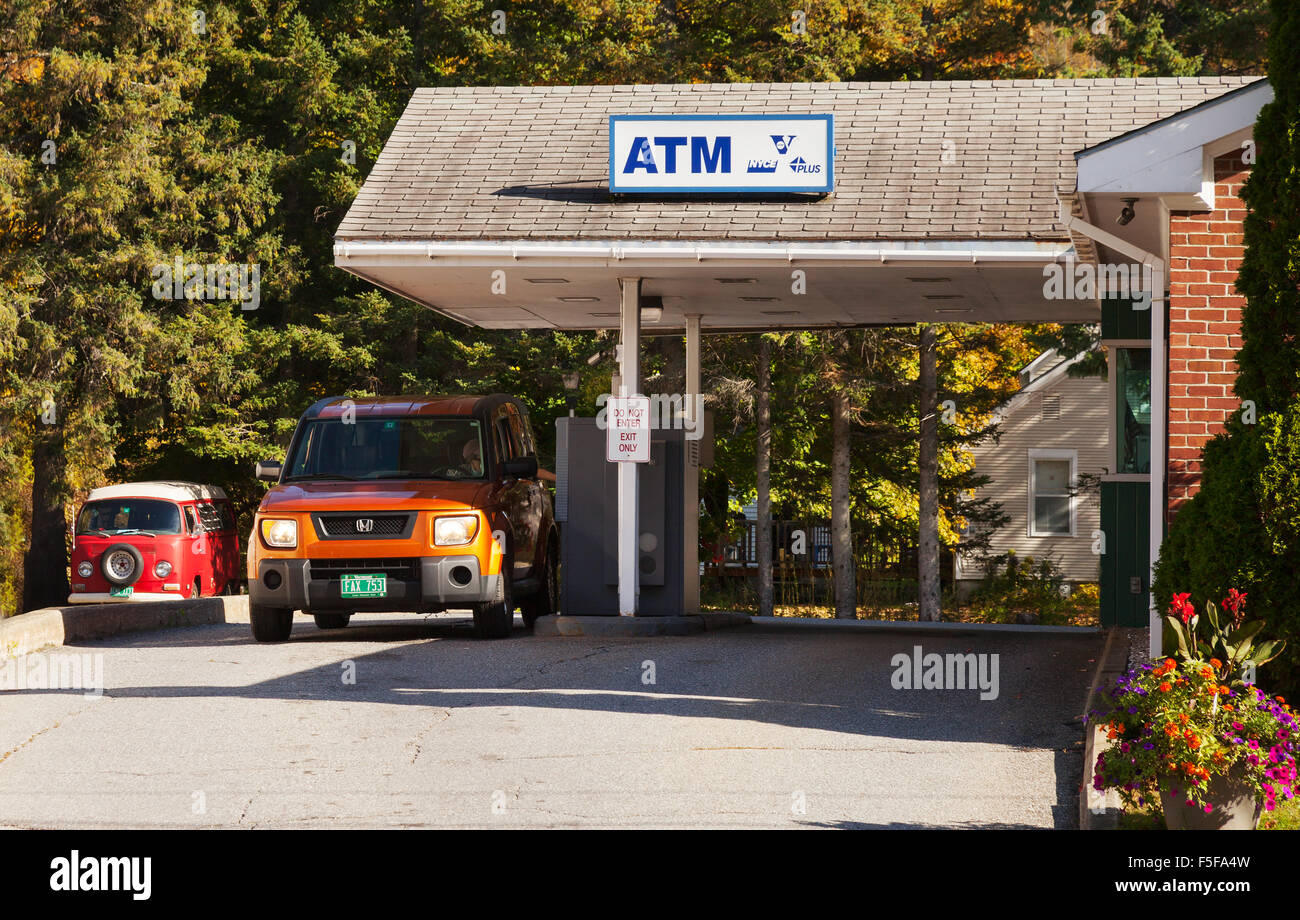 Fahren Sie durch ATM Geldautomaten in Bank, Vermont, USA Stockfoto