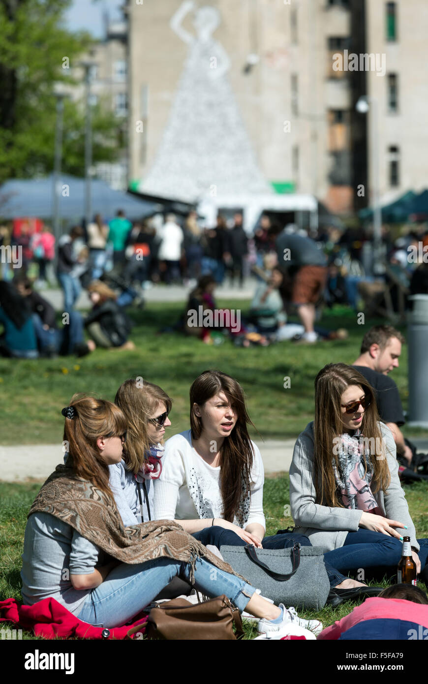 Wroclaw, Polen, junge Menschen auf die Insel Slodowa an der Oder Stockfoto