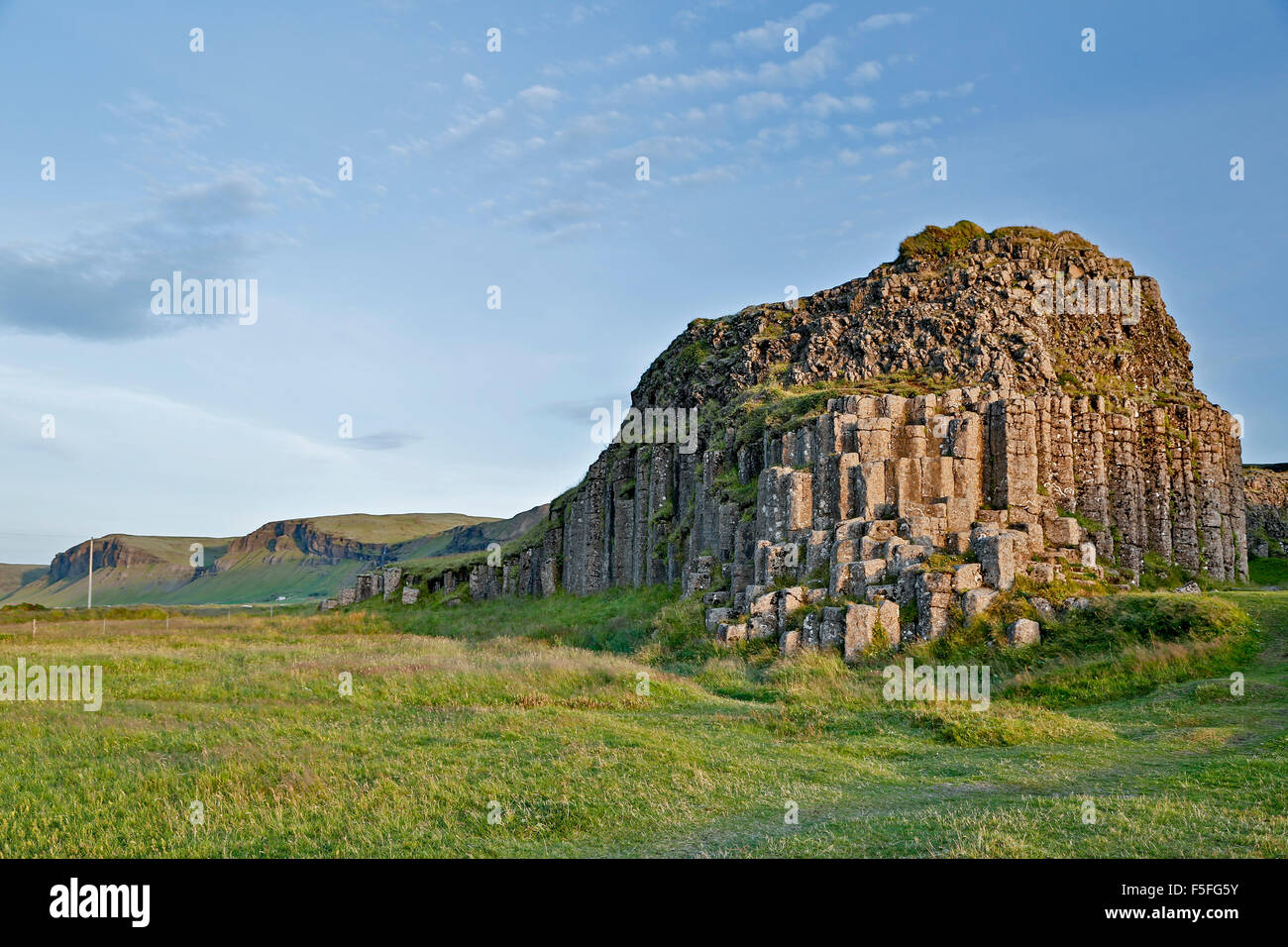 Säulenförmigen Basalt Felsen, Dverghamrar (Zwerg Klippen), in der Nähe von Foss, Island Stockfoto