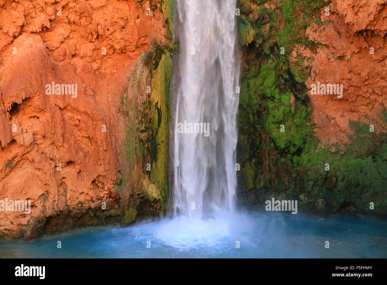 Majestic Mooney Fälle auf die Havasupai Indian Reservation in den Grand Canyon, Arizona, USA Stockfoto