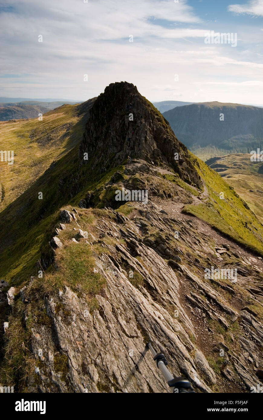 Ansicht des Messers Kante Grat des Striding Edge in The Lake District National Park, Cumbria, England UK. Stockfoto