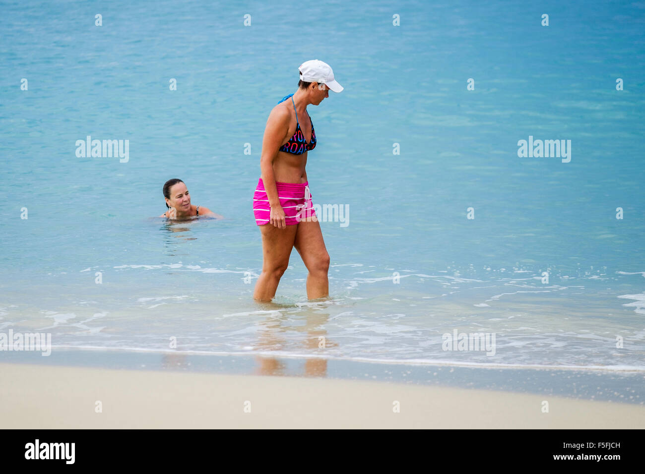 zwei kaukasischen Frauen genießen Sie die Karibik auf St. Croix, Amerikanische Jungferninseln, USVI, U.S.V.I. Stockfoto