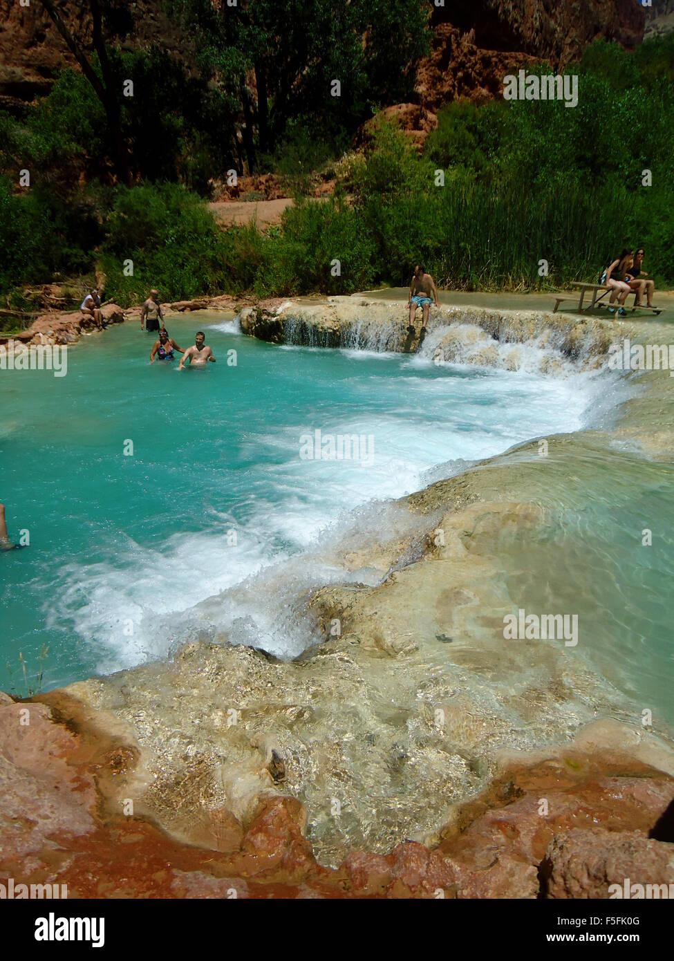 Majestätische Wasserfälle und die schöne Landschaft auf der Havasupai Indian Reservation in den Grand Canyon, Arizona, USA Stockfoto