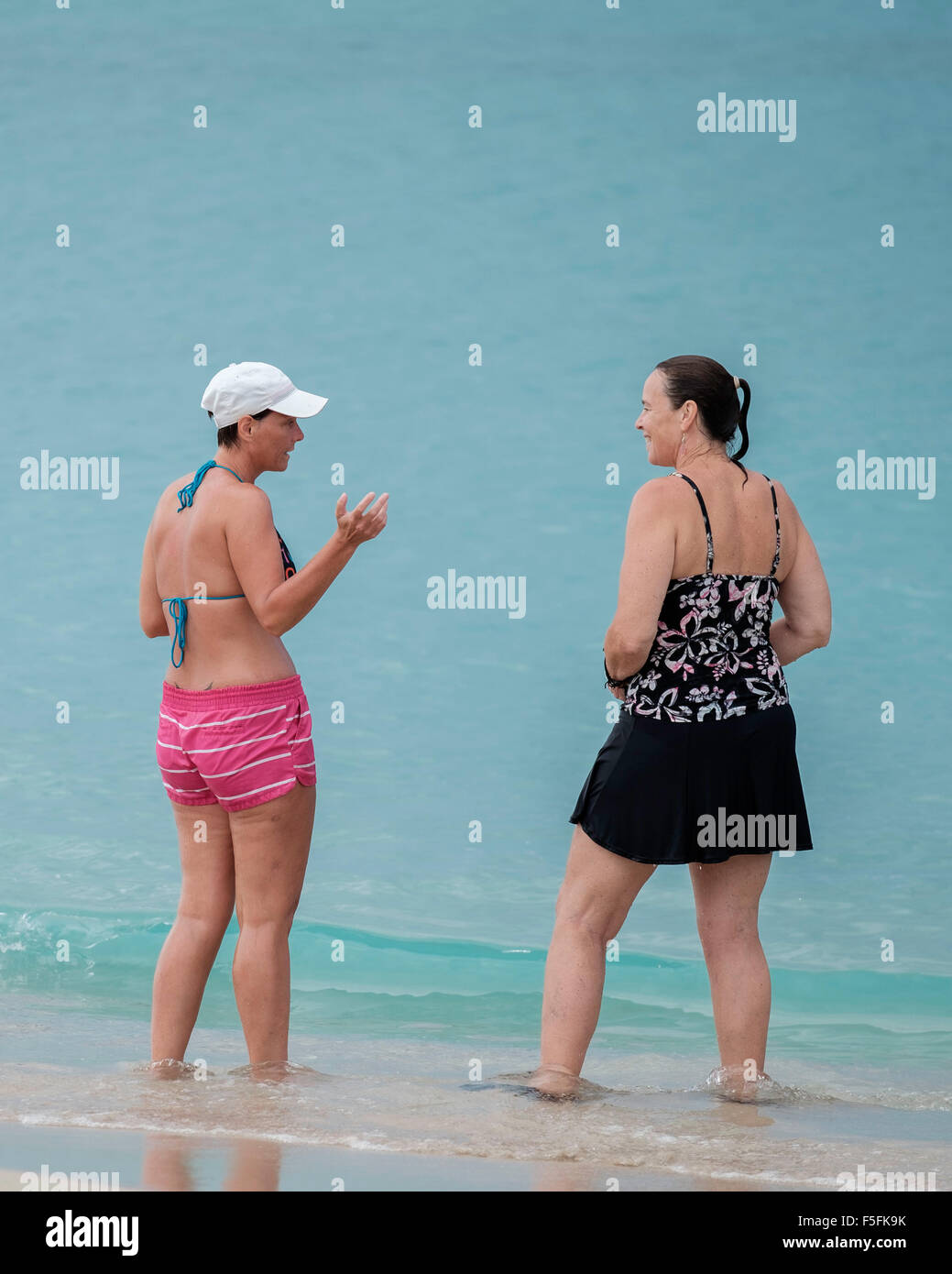 zwei kaukasischen Frauen genießen Sie die Karibik auf St. Croix, amerikanische VI. Stockfoto