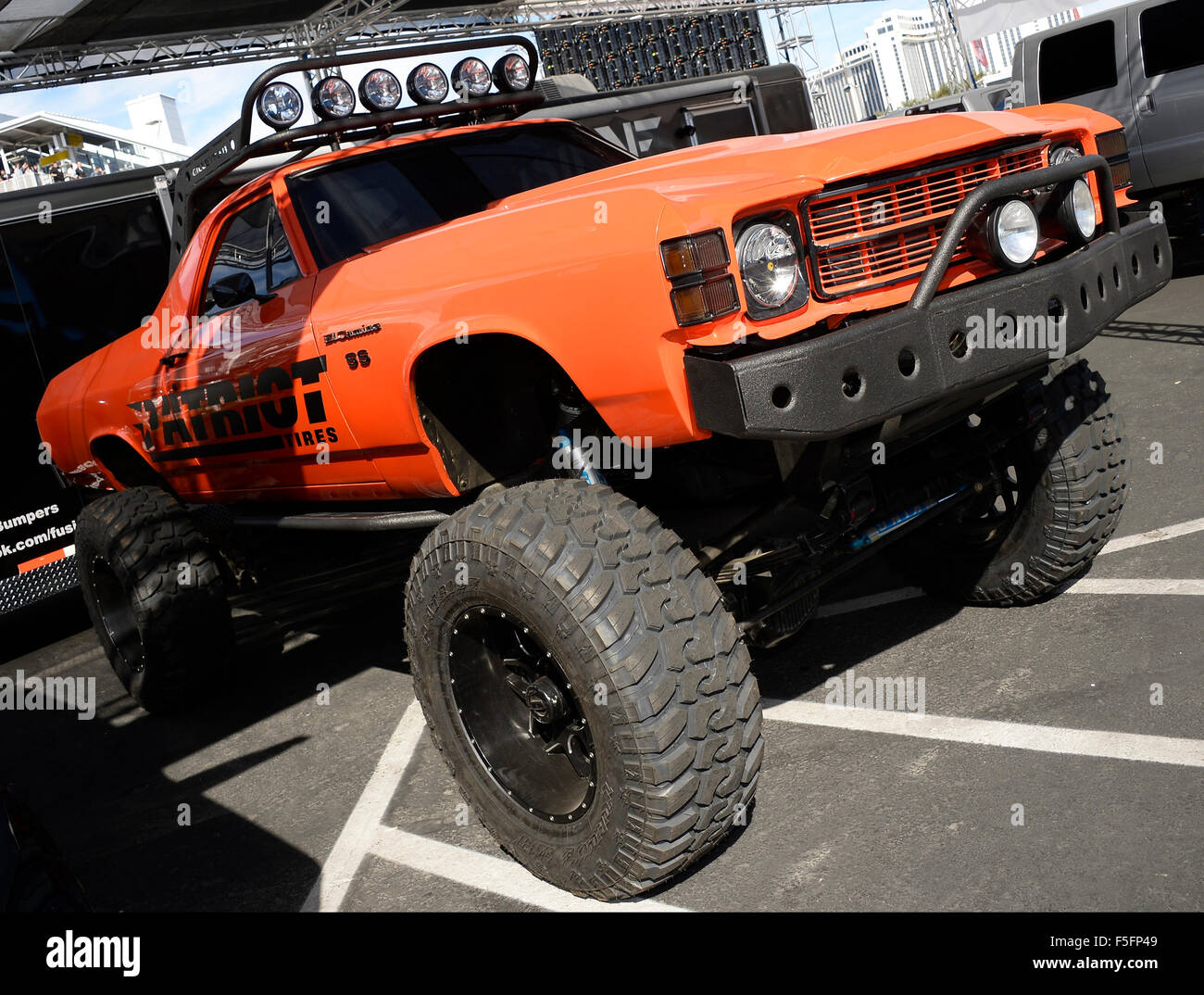 Las Vegas, Nevada, USA. 3. November 2015. Tausende von Menschen in der Automobilindustrie besuchen die Specialty Equipment Market Association (SEMA) zeigt am Dienstag. Die Show läuft bis Freitag mit Hunderten von Autos und andere Kfz-Produkte auf dem Display. Foto von gen Blevins/LA DailyNews/ZumaPress © gen Blevins/ZUMA Draht/Alamy Live News Bildnachweis: ZUMA Press, Inc./Alamy Live News Stockfoto