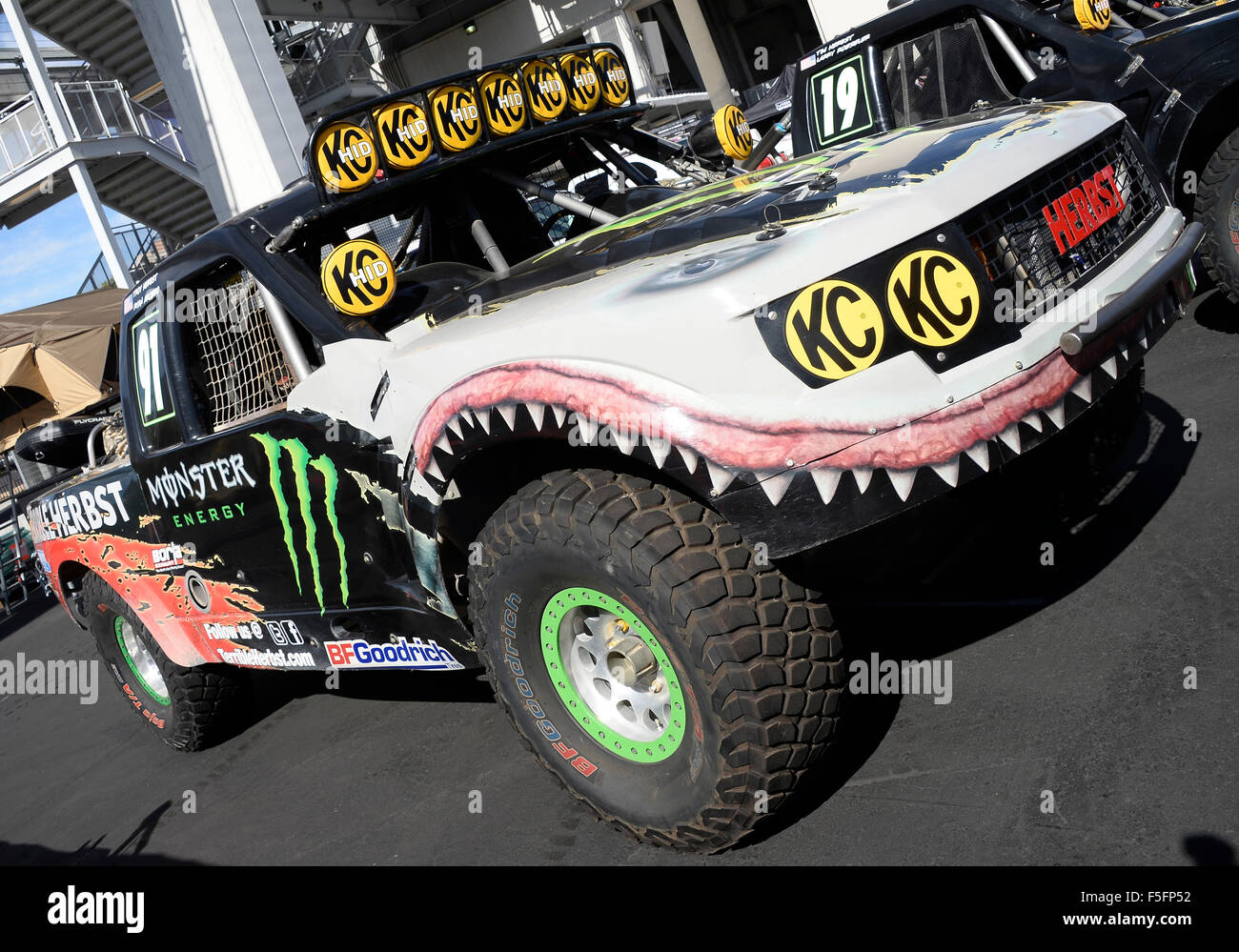 Las Vegas, Nevada, USA. 3. November 2015. Tausende von Menschen in der Automobilindustrie besuchen die Specialty Equipment Market Association (SEMA) zeigt am Dienstag. Die Show läuft bis Freitag mit Hunderten von Autos und andere Kfz-Produkte auf dem Display. Foto von gen Blevins/LA DailyNews/ZumaPress © gen Blevins/ZUMA Draht/Alamy Live News Bildnachweis: ZUMA Press, Inc./Alamy Live News Stockfoto