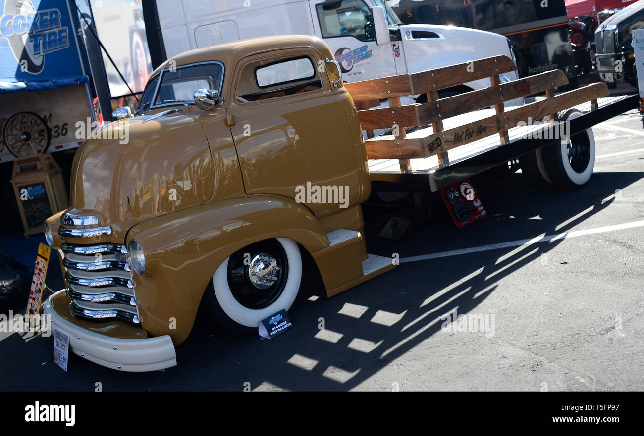 Las Vegas, Nevada, USA. 3. November 2015. Tausende von Menschen in der Automobilindustrie besuchen die Specialty Equipment Market Association (SEMA) zeigt am Dienstag. Die Show läuft bis Freitag mit Hunderten von Autos und andere Kfz-Produkte auf dem Display. Foto von gen Blevins/LA DailyNews/ZumaPress © gen Blevins/ZUMA Draht/Alamy Live News Bildnachweis: ZUMA Press, Inc./Alamy Live News Stockfoto
