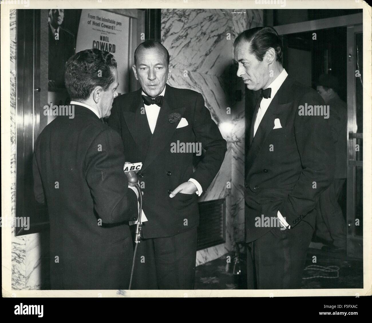 1952 - L-r: Allan Prescot, Radiomoderator, Noel Coward und Rex Harrison, Vorschau der Coward neue film in N.Y.C © Keystone Bilder USA/ZUMAPRESS.com/Alamy Live News Stockfoto