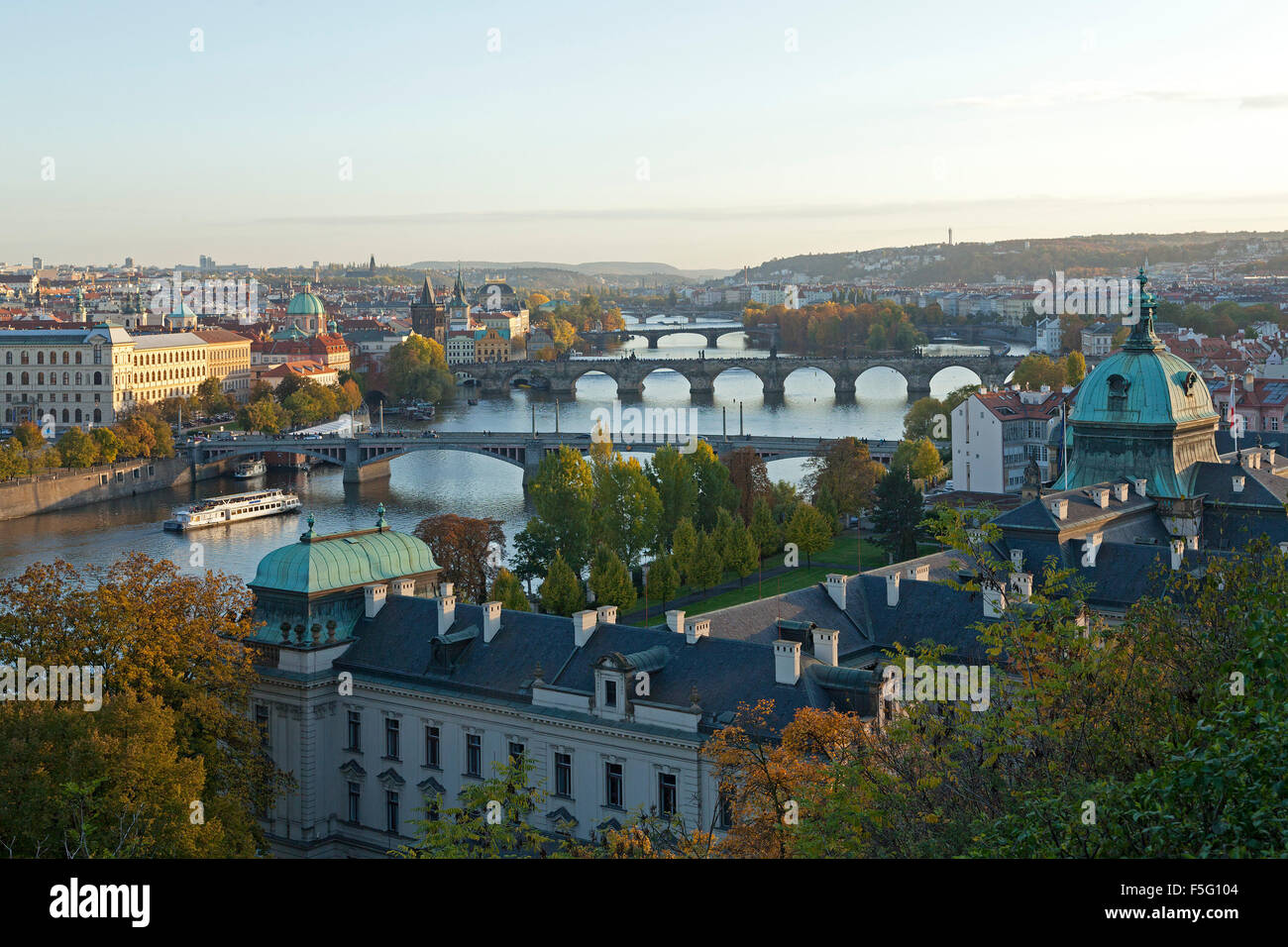 Brücken über die Moldau, aus Berg Letná, Prag, Tschechische Republik Stockfoto