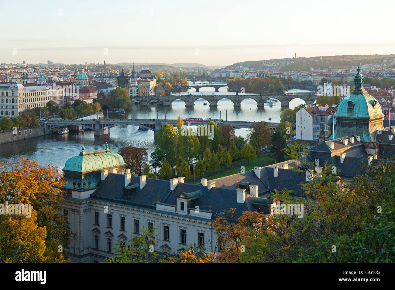 Brücken über die Moldau, aus Berg Letná, Prag, Tschechische Republik Stockfoto