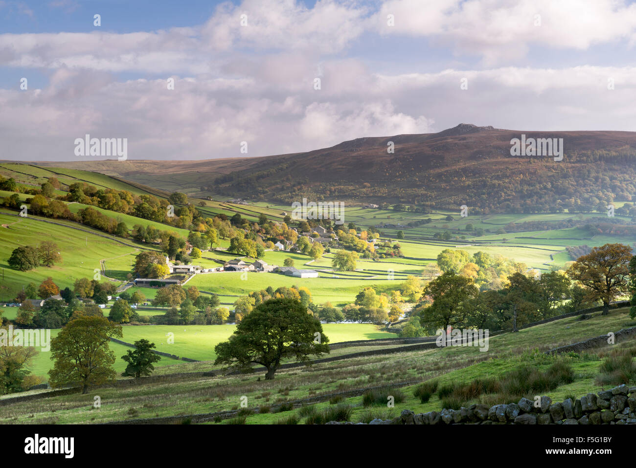 Appletree Dorf und Simons Sitz in Wharfedale, The Yorkshire Dales, England Stockfoto