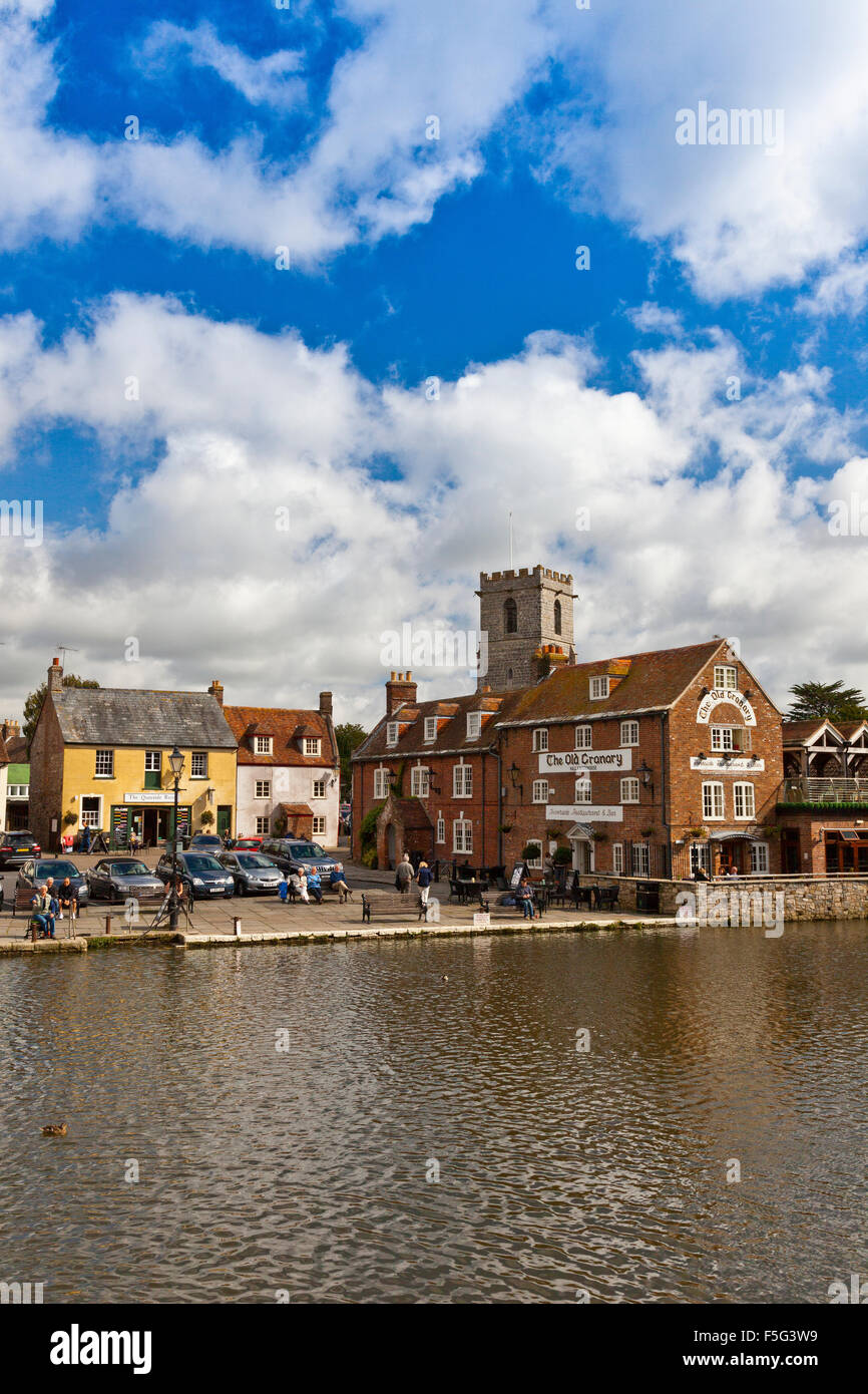 Restaurant alte Scheune und der Fluß Frome an Wareham, Dorset, England, UK Stockfoto