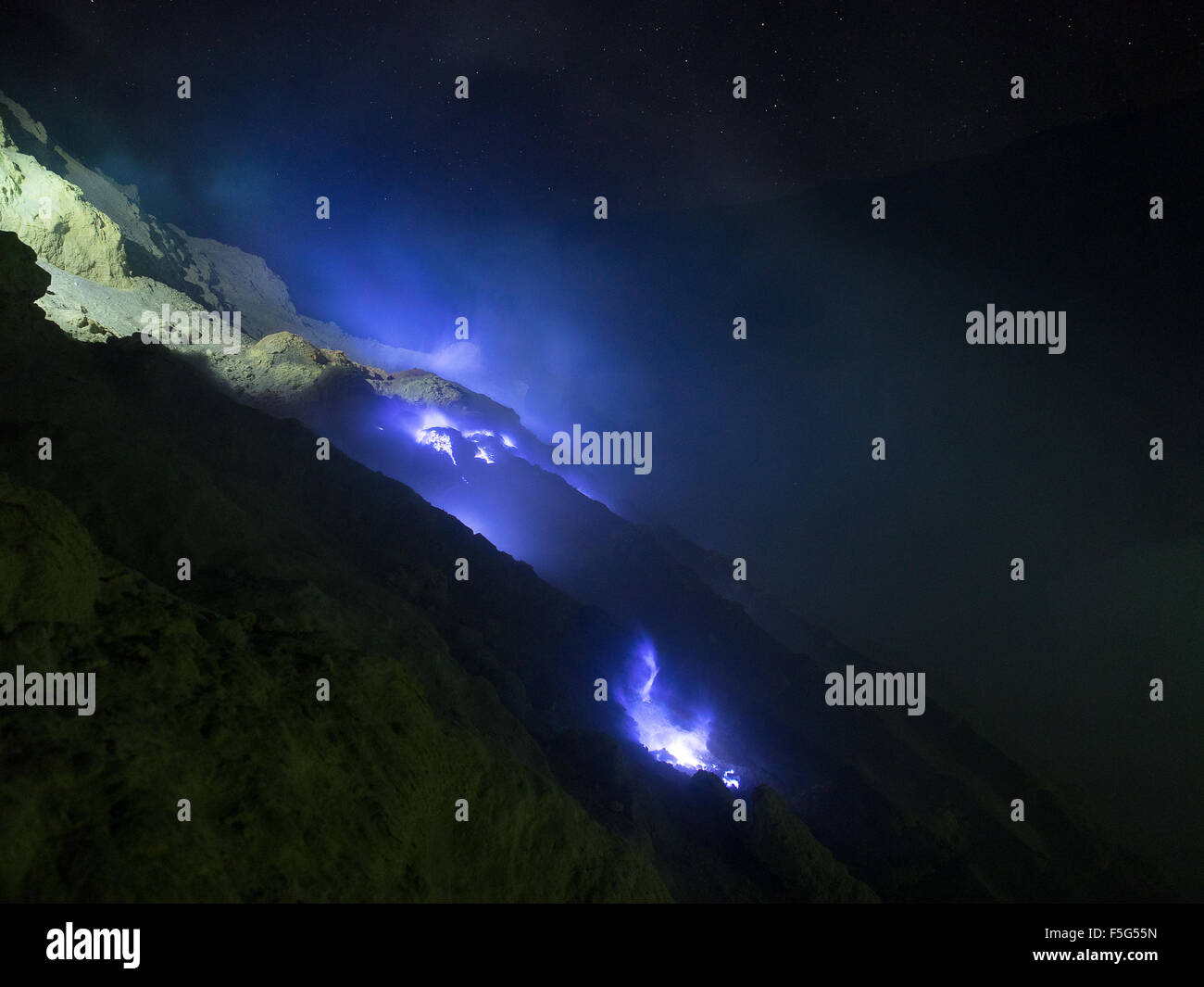 Blaue flamme ijen -Fotos und -Bildmaterial in hoher Auflösung – Alamy