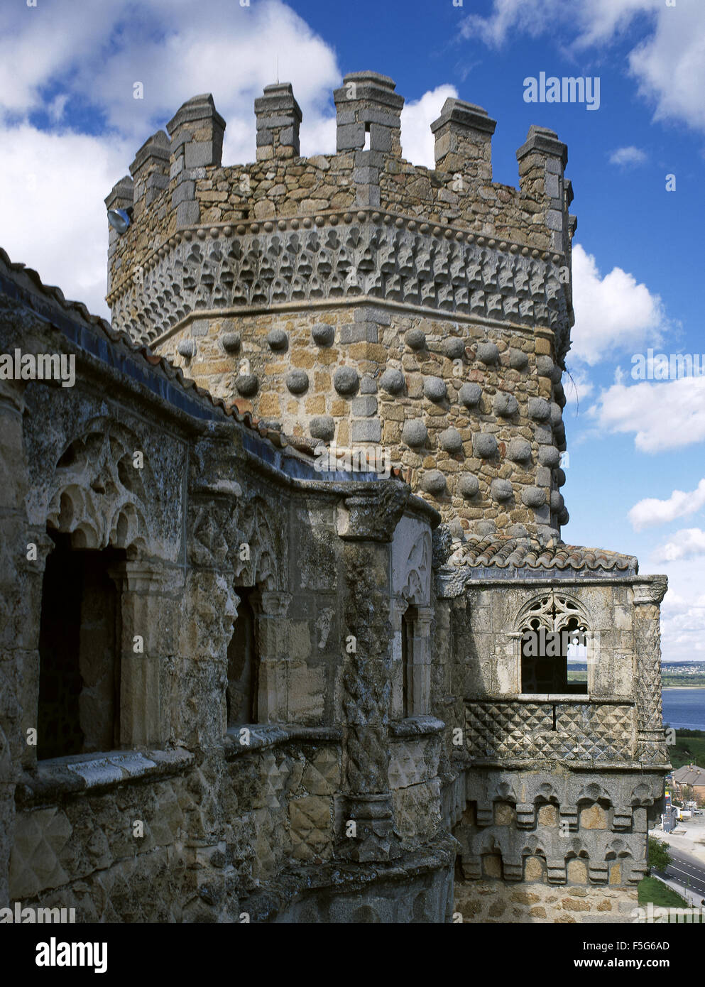 Spanien. Manzanares El Real. New Castle von Manzanares el Real. Erbaut im Jahre 1475 durch Diego Hurtado de Mendoza, Sohn des Marquis von Santillana. Von außen. Detail. Autonome Gemeinschaft Madrid. Stockfoto