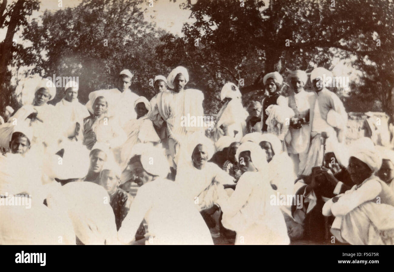 Gruppe der Indianer gekleidet in weißen Turbanen, Indien Stockfoto