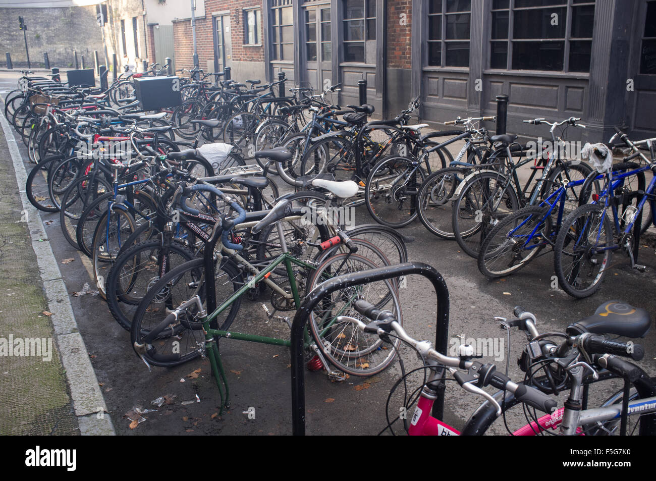 Ein Fahrradträger in Islington, London in der Nähe von Highbury Corner Stockfoto