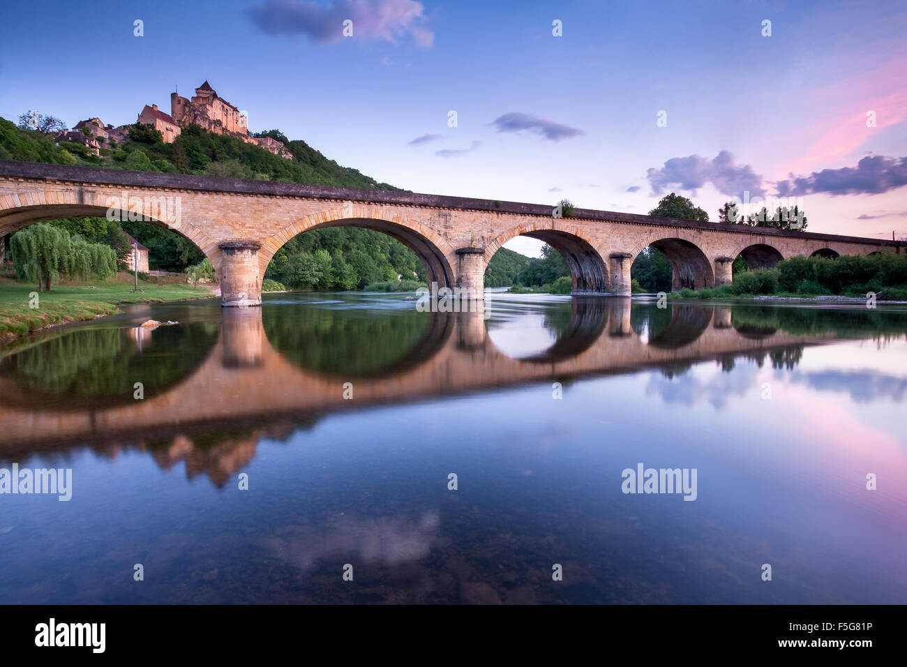 Château Castlenaud bei Sonnenaufgang Dordogne Frankreich Stockfoto